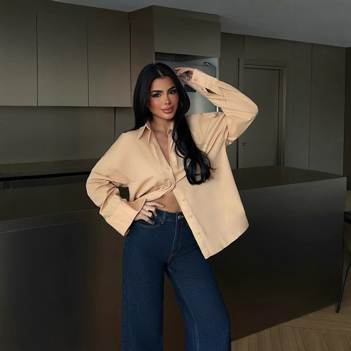 Damer elegant bluse med oversized snit og knapbar design Skovae