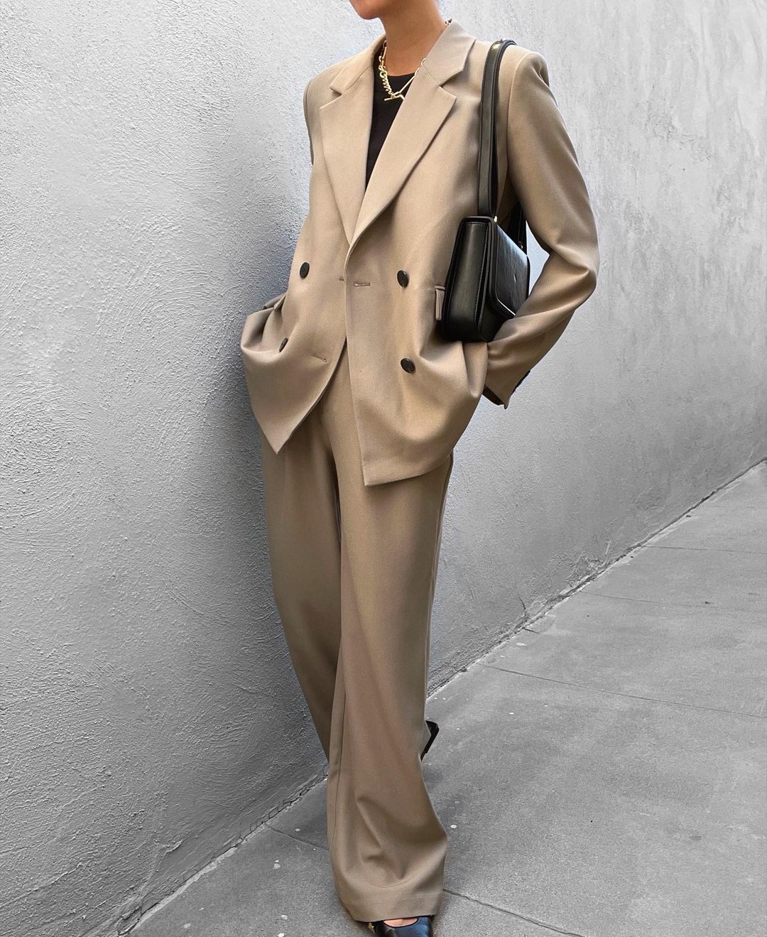Dame Elegant to-navet blazer-dragt med bred pasform Stilla