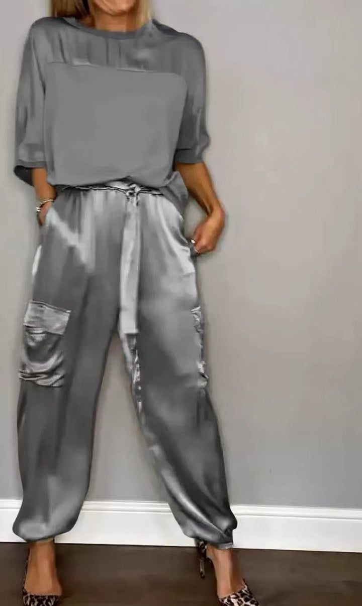 Dame Satin-Loungewear-Sæt med praktiske cargo-lommer og elastisk bukseelastik Stilla