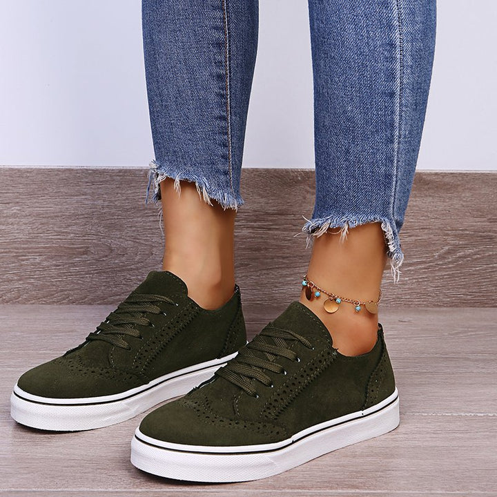 Dame Sporty Sneakers med raffineret hulmønster-udseende og fleksibel sål Stilla