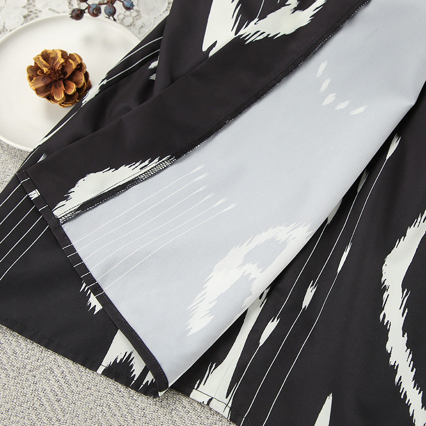 Dame Kimono-kåbe med elegant mønster og dyb slids Stilla