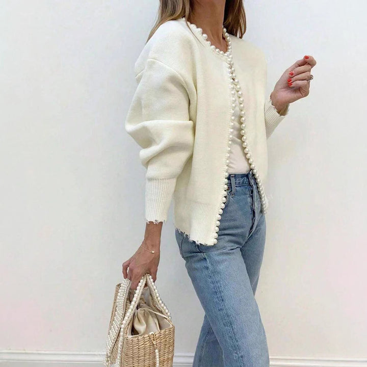 Kvinders elegante cardigan med perleprydede knapdetaljer og moderne snit Stilla