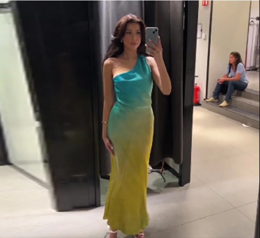 Dame elegante asymmetrisk maxi kjole med blød gradient og komfortabel pasform