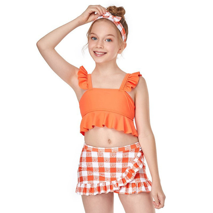 Pige badeoutfit med flæsedetaljer og ternede shorts Stilla