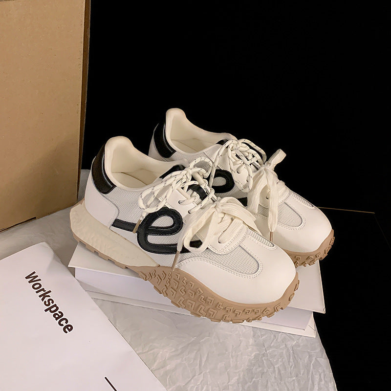 Dame sporty sneakers med åndbar mesh-overflade og robust profil Stilla