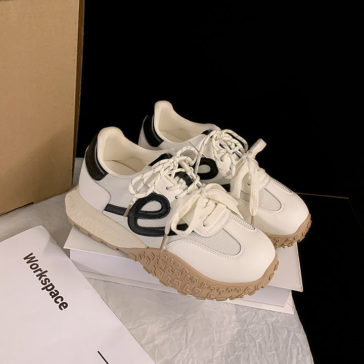 Dame sporty sneakers med åndbar mesh-overflade og robust profil Stilla