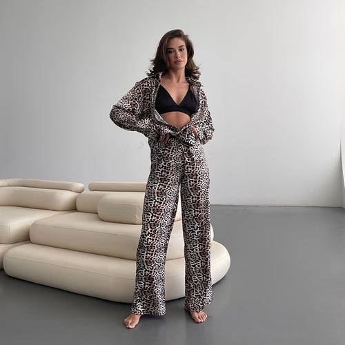 Dame Satin-loungewear-sæt med dyremønster og løs pasform Stilla