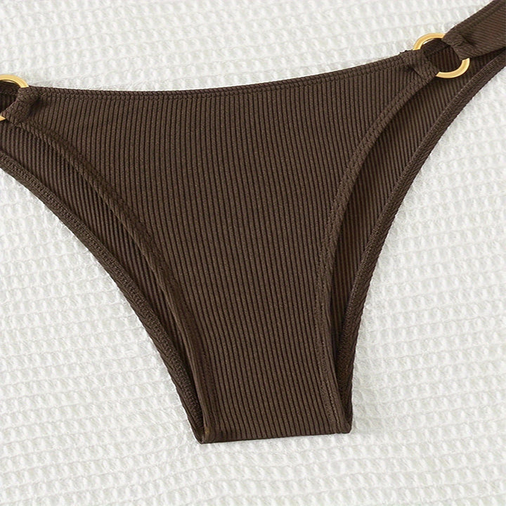 Dame triangel-bikini med justerbare stropper og elegant ring-design Skovae