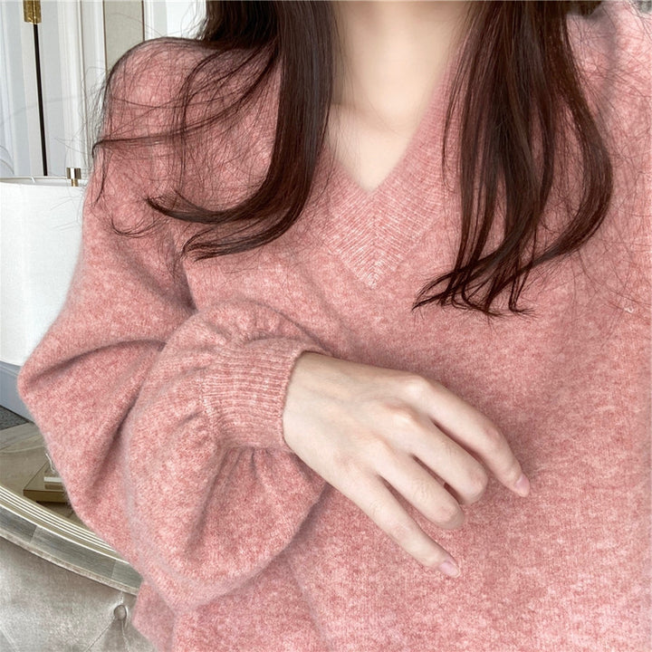 Kvinders oversized V-hals sweater lavet af blødt materiale med en afslappet pasform Stilla