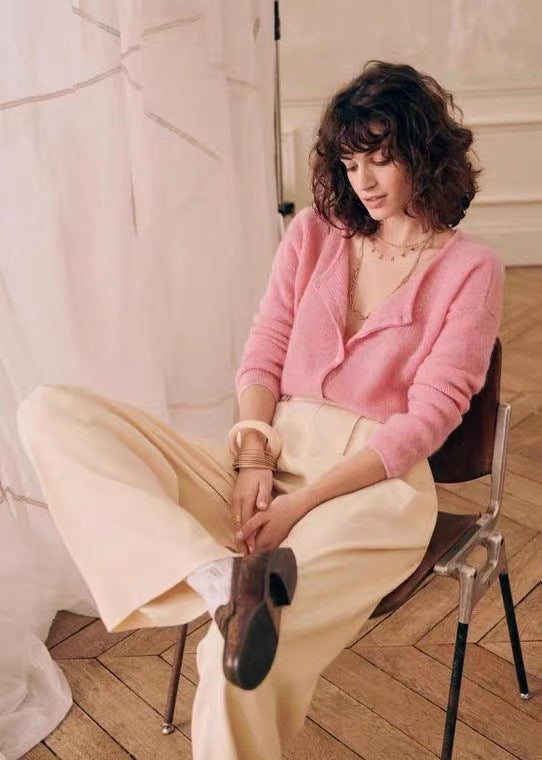 Dame cardigan med fint strukturmønster og elegant V-hals Stilla