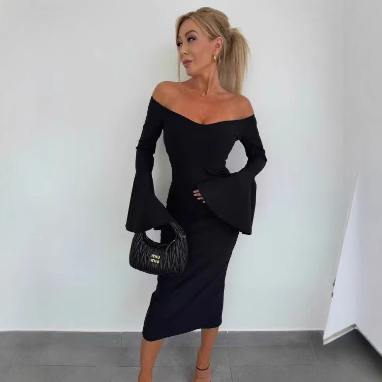 Dame Off-Shoulder Kjole med elegante klokkeærmer og tætsiddende snit Stilla