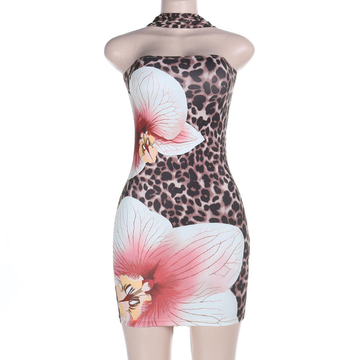 Dame figursyet minikjole med blomstermønstret leoparddesign og off-shoulder design Skovae