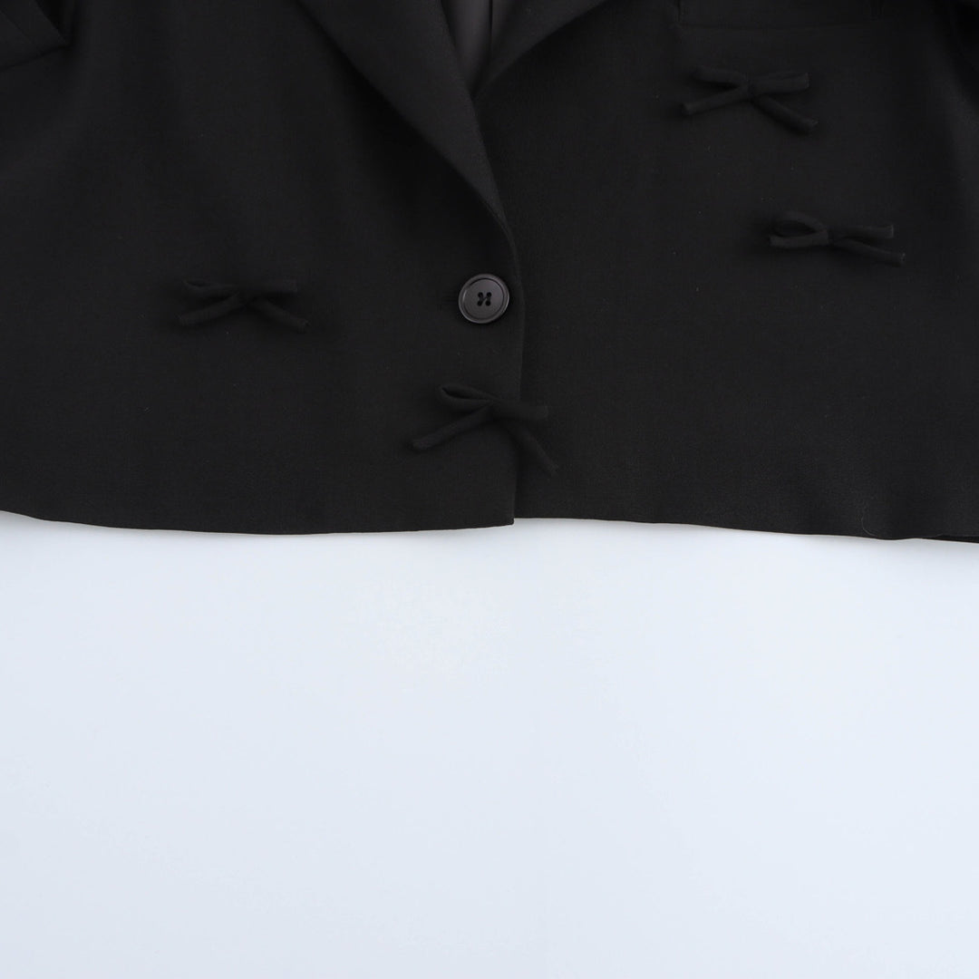 Dame Cropped Blazer med dekorative bånd detaljer og elegant snit Stilla