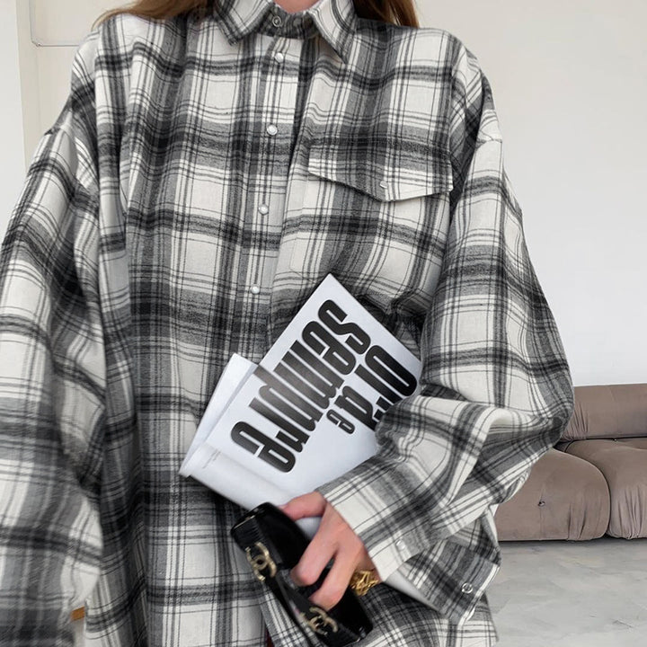 Dame ternet kjole med afslappet snit og moderne oversized design Stilla