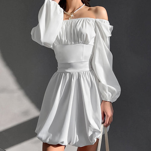 Dame Off-Shoulder Miniklæd med voluminøse ærmer og taljebånd Stilla