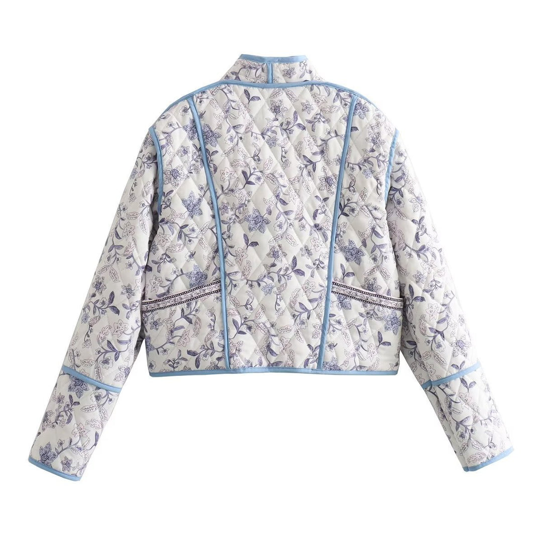 Kvindernes mønstrede quilted jakke med blomsterdesign og elegante kontrastdetaljer Stilla