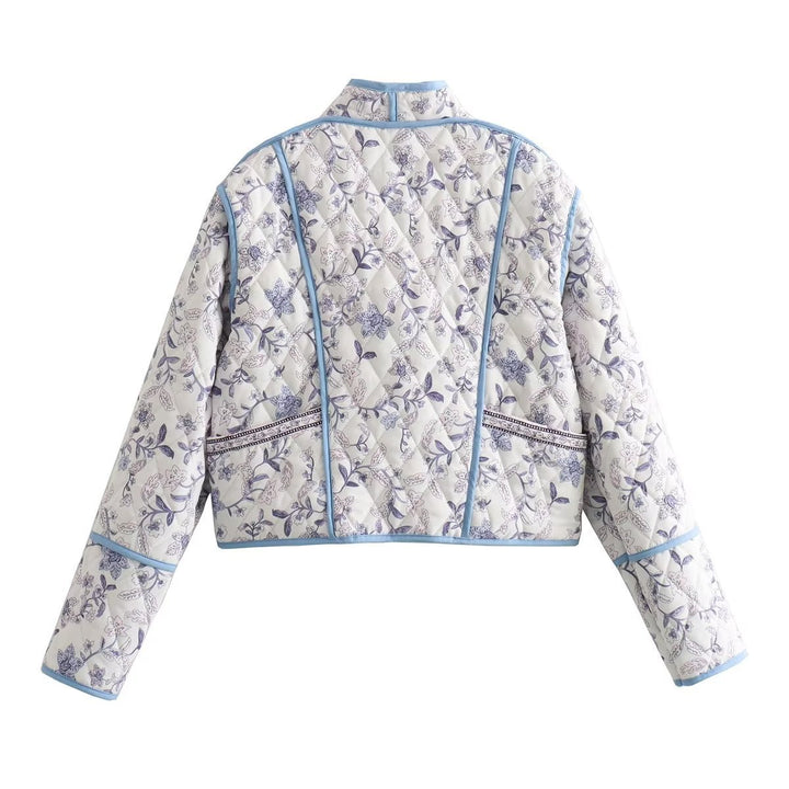 Kvindernes mønstrede quilted jakke med blomsterdesign og elegante kontrastdetaljer Stilla