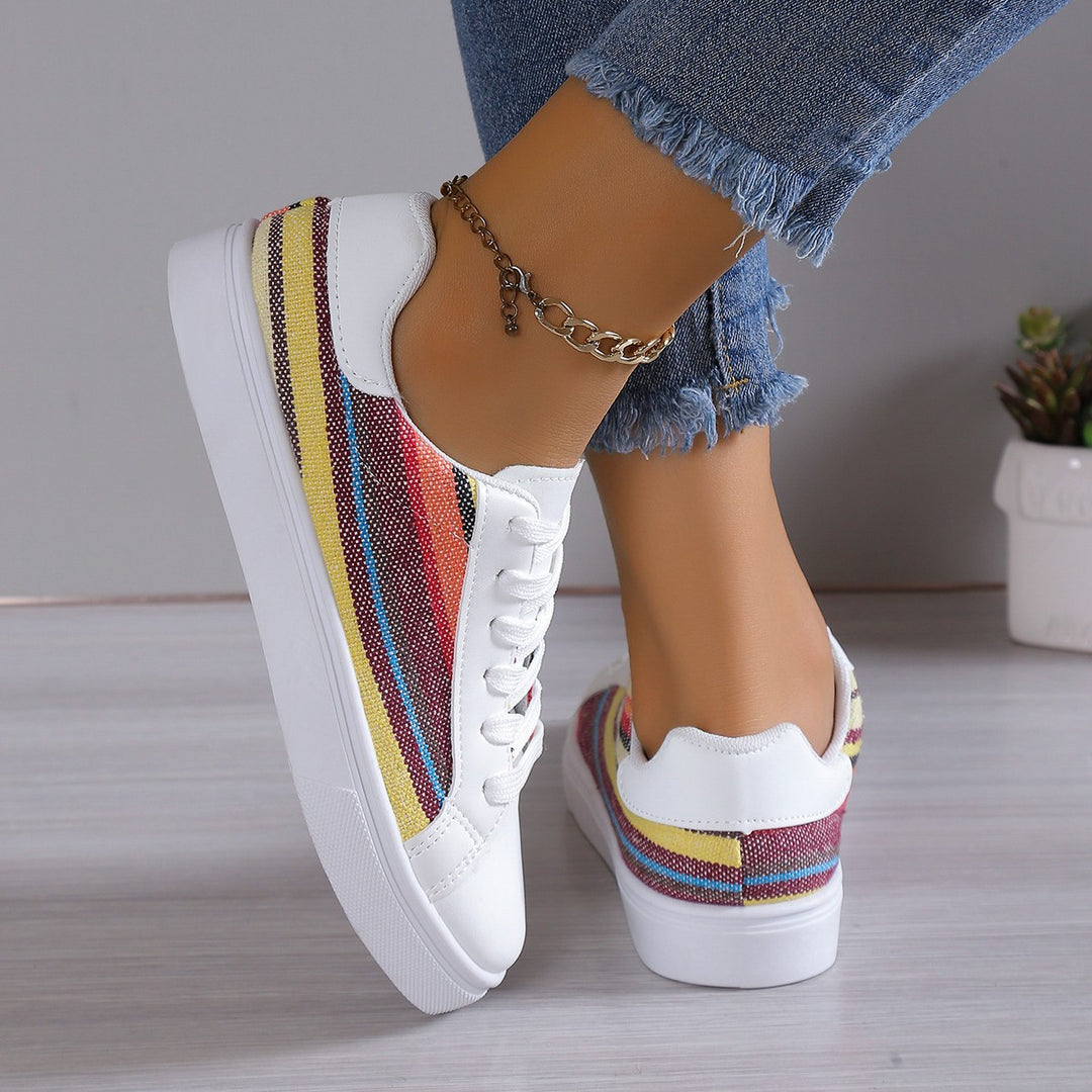Dame Sporty Sneakers med farverige striber og trendy design Stilla