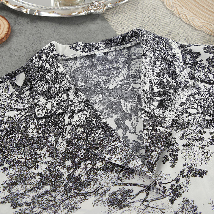Dame elegant morgenkåbe i klassisk Toile-de-Jouy stil Stilla