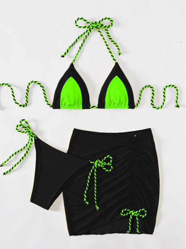 Dame bikini sæt med raffineret indpakningsskørt og farverigt knude-design Stilla