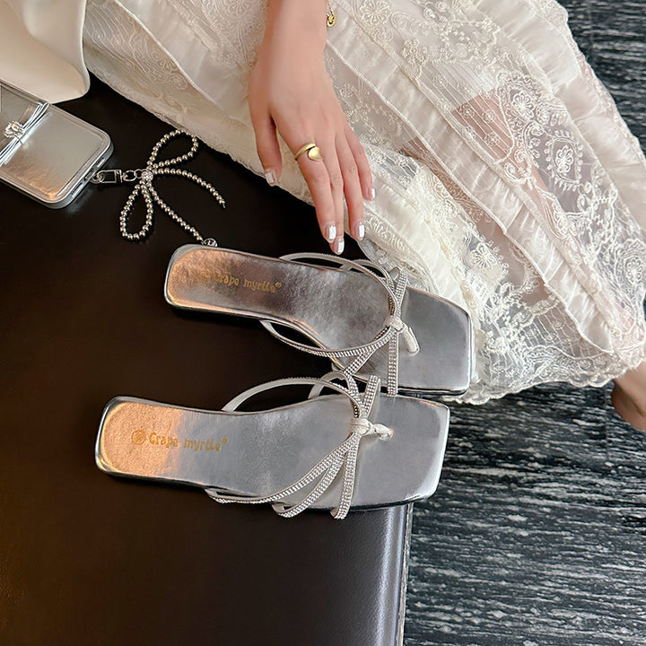 Dame modische mellemrum sandaler med glitrende rhinestones detaljer og komfortabelt fodseng Stilla