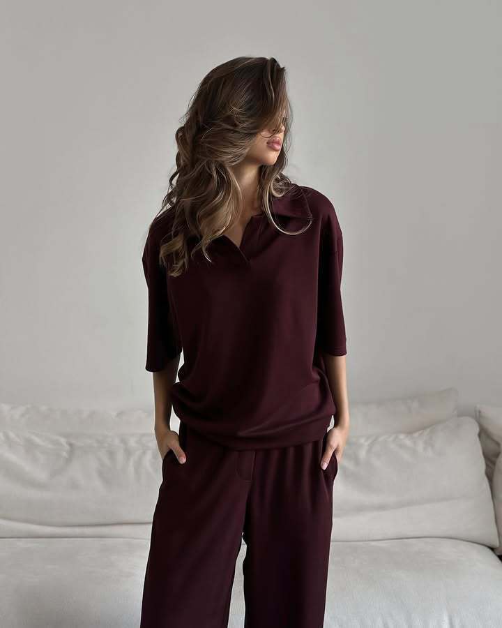 Dame Afslappet Loungewear Sæt med Modern Krave og Bred Bukse Snit Skovae