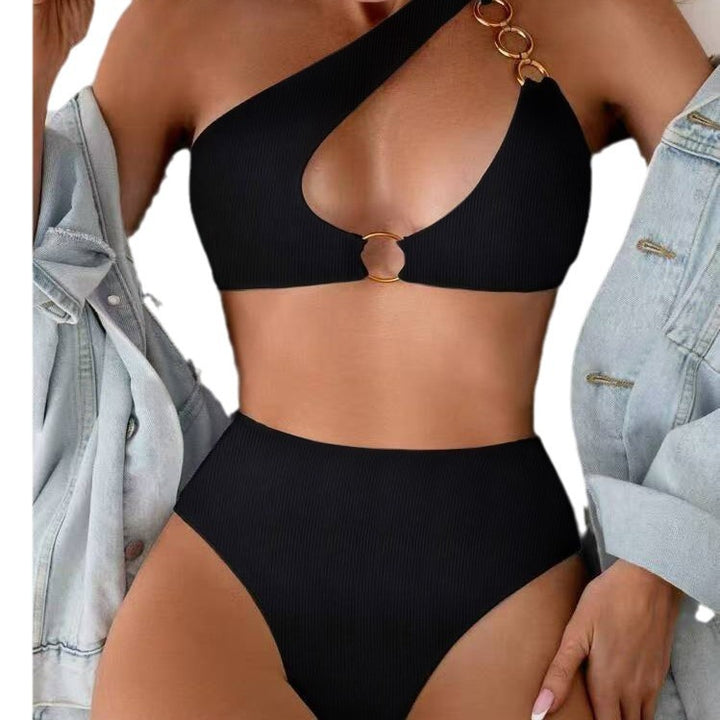 Dame Én-Del Bikini med asymmetrisk design og gyldne ringsdetaljer Stilla