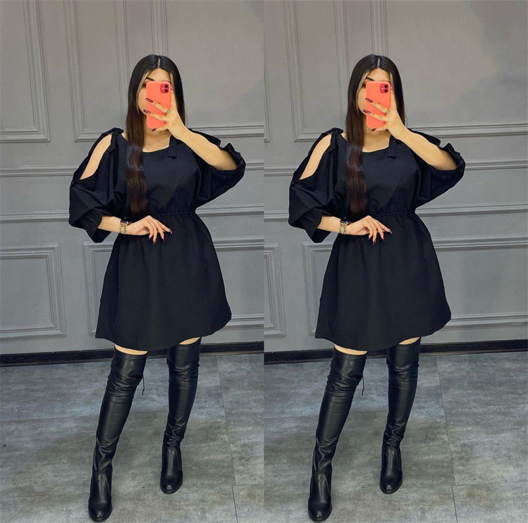 Dame kortærmet kjole med off-shoulder design og rynker Stilla