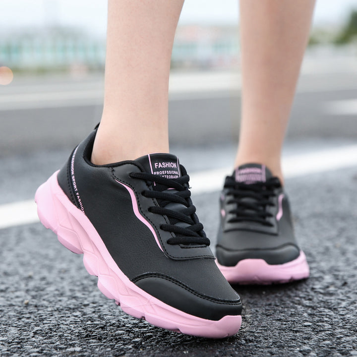 Dame nan urban kunstlæder sneakers med polstret hælkage, støddæmpende let sål og hælstrop Skovae