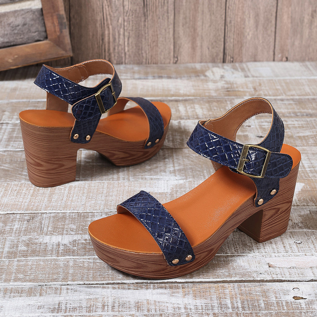 Dame Plateau-sandaler med elegant krokodilleprægning og moderne rem-design Stilla