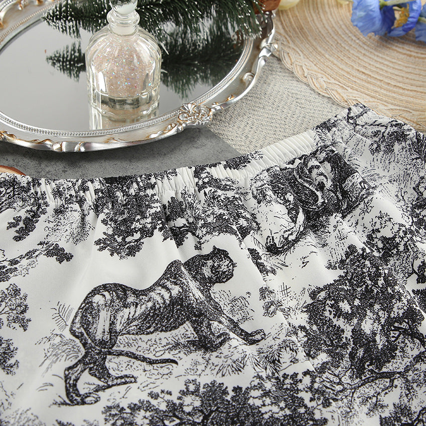 Dame elegant morgenkåbe i klassisk Toile-de-Jouy stil Stilla