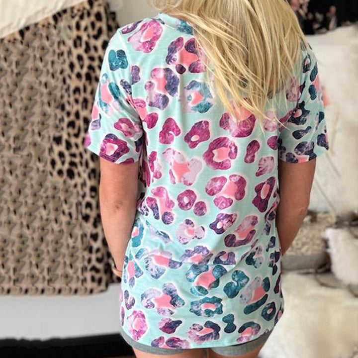 Dame Lækkert T-shirt med kreativ Leo-print og usædvanlig udskæring Stilla