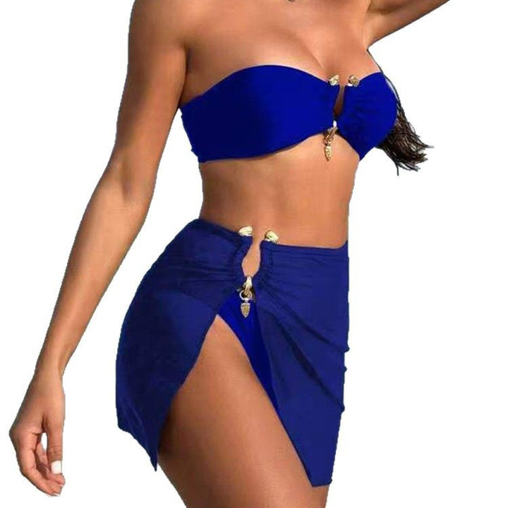 Dame Bikini-sæt med elegant flæse-design og gulddetaljer Stilla
