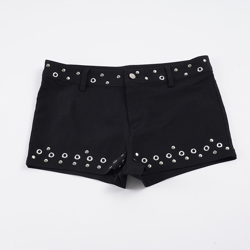 Dame shorts i urban stil med metal nitteapplikationer Skovae