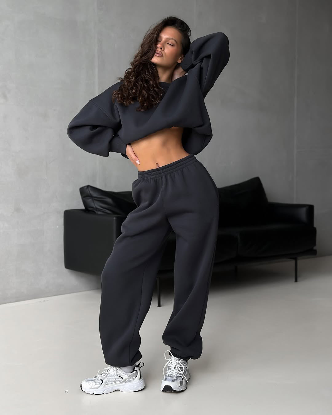 Kvinders afslappede sports loungewear sæt med cropped snit og bred ben Skovae