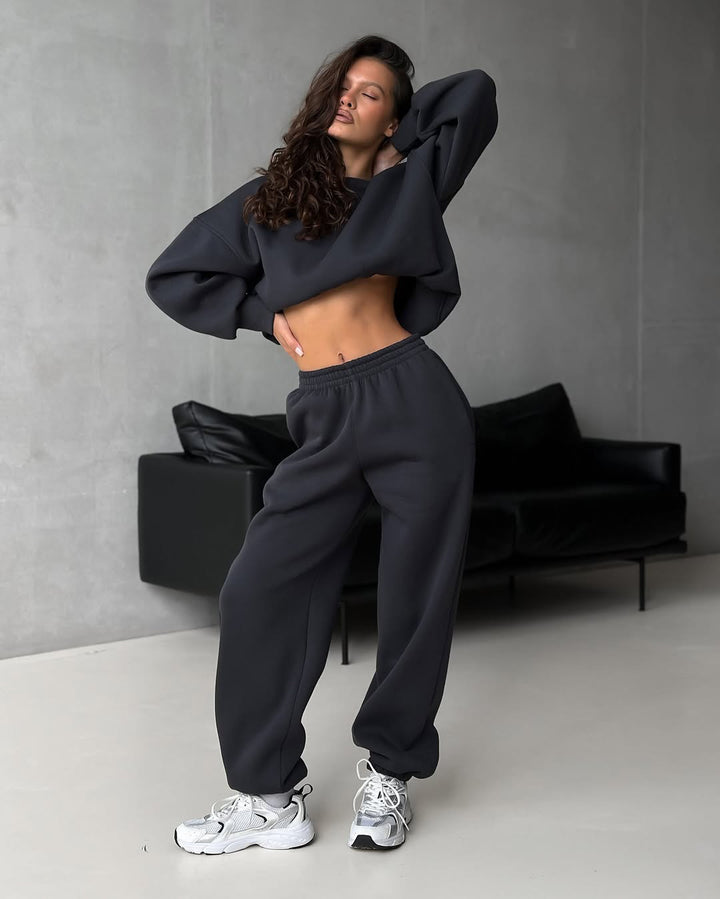 Kvinders afslappede sports loungewear sæt med cropped snit og bred ben Skovae