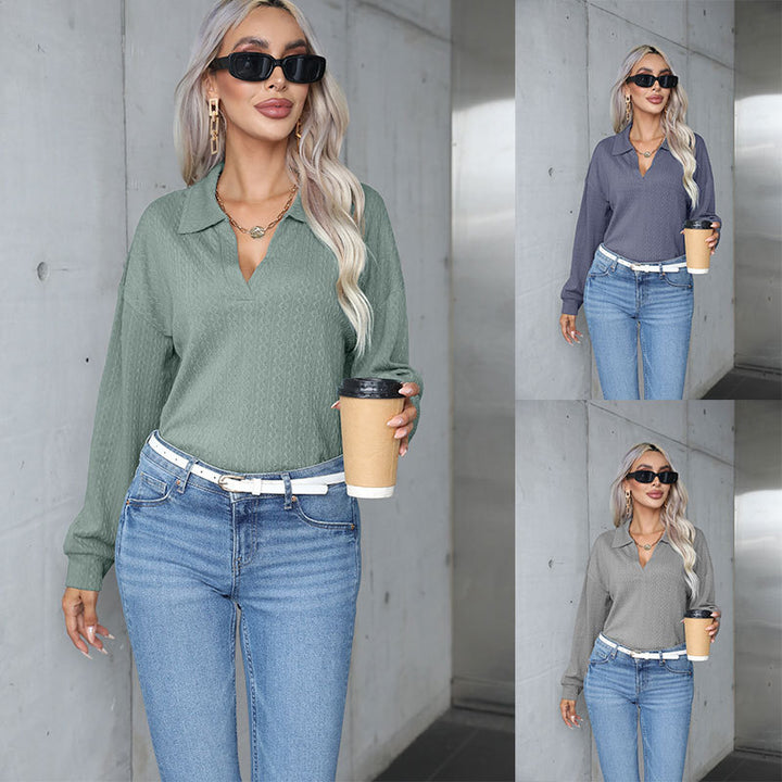 Dame strikpullover med struktureret design og moderne V-udskæring Stilla