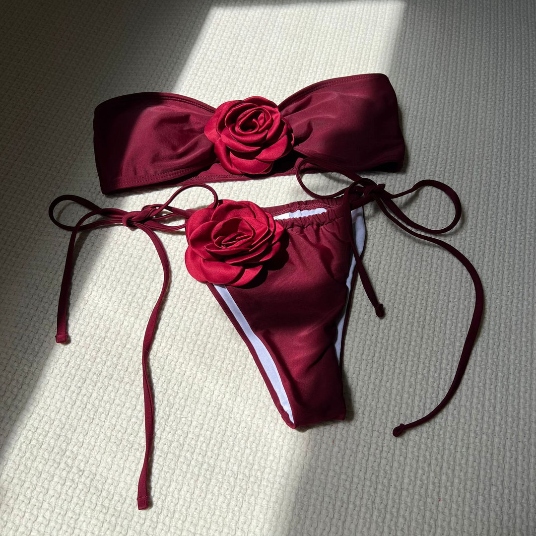 Dame bikini-sæt med elegante blomsterapplikationer Stilla