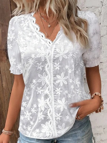 Damebluse med romantisk blomsterdesign Stilla