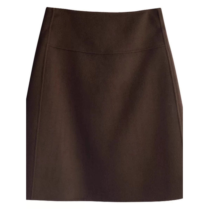 Dame elegant midirock med moderne snit og svajende kant Stilla