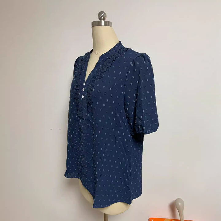Dame nan semitransparent Dobby-bluse med ståkrave, hæklet detalje og pufærmer Skovae