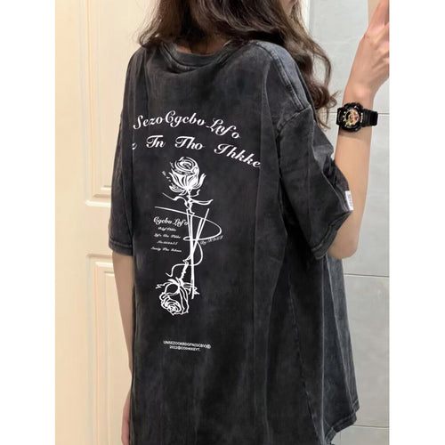 Dame T-shirt med kunstnerisk rosen design og afslappet snit Stilla