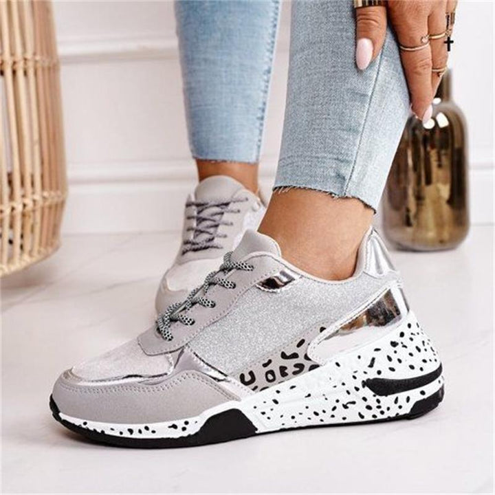 Dame Sporty Sneakers med glitrende overflade og modebevidst design Stilla