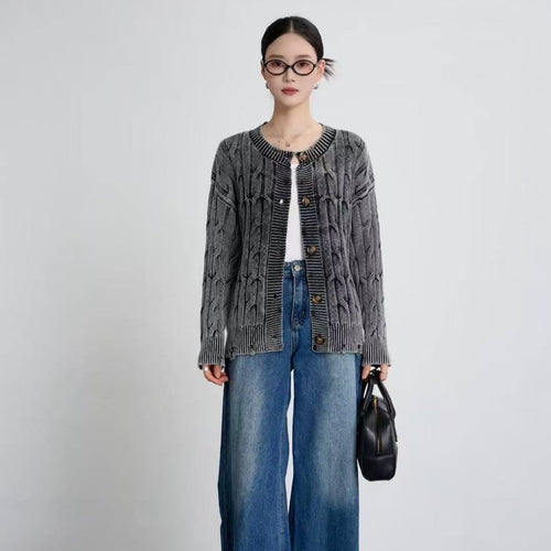 Kvindernes cardigan med elegant kabeldesign og detaljer med træknapper Stilla