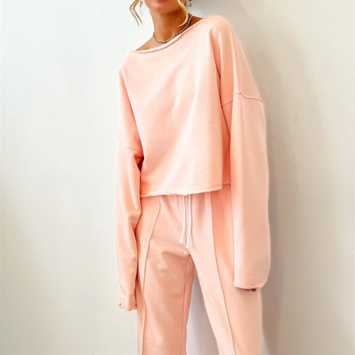 Dame casual sweatshirt og brede bukser i afslappet stil