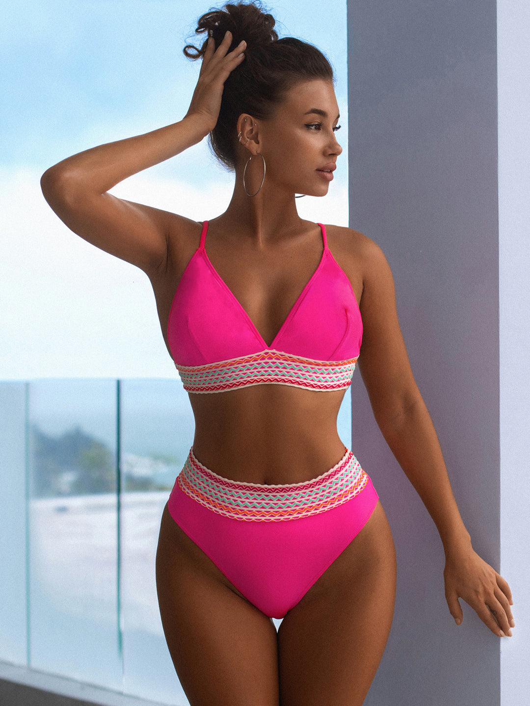 Dame bikini-sæt med elegant høj talje og farverigt mønster Stilla