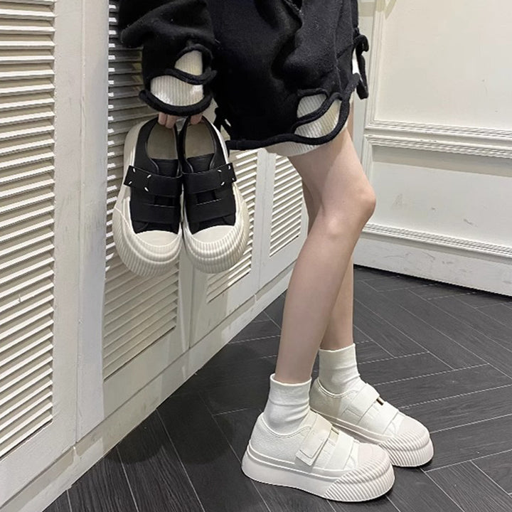 Dame Sneakers i sporty design med forhøjet sålprofil og praktisk velcro Stilla