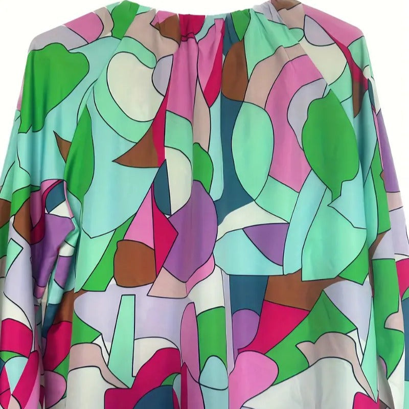 Dame oversized bluse med farverigt grafisk mønster og vidde udsyede ærmer Skovae