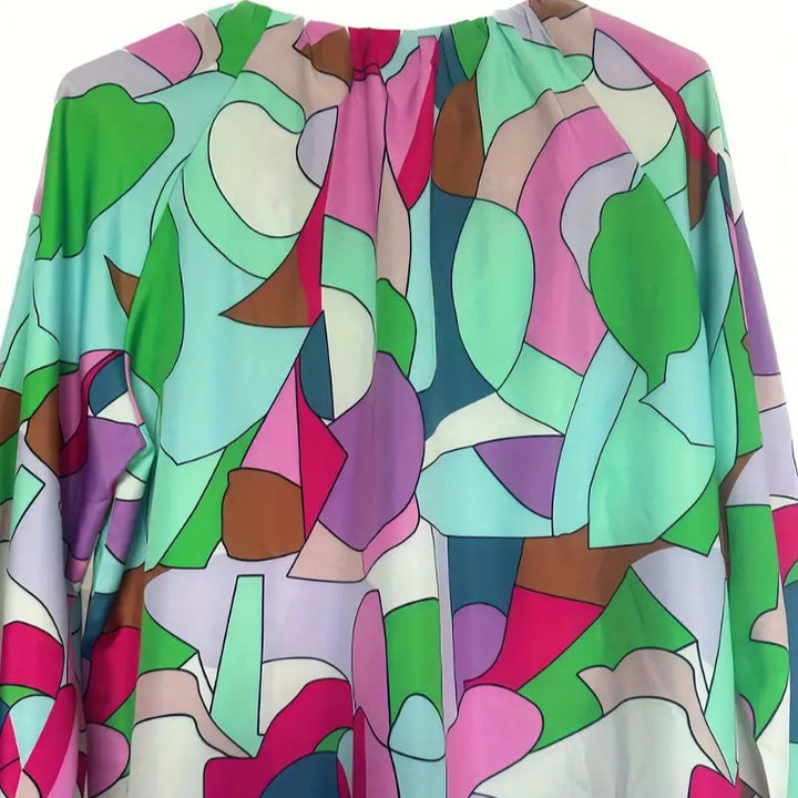 Dame oversized bluse med farverigt grafisk mønster og vidde udsyede ærmer Skovae