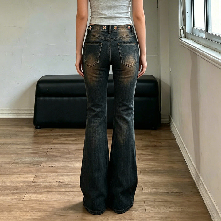 Dame løse jeans med moderne snit og unikke knapdetaljer Skovae